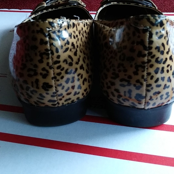 Liz Claiborne leopard print flats 8M $28+belt - Picture 6 of 9